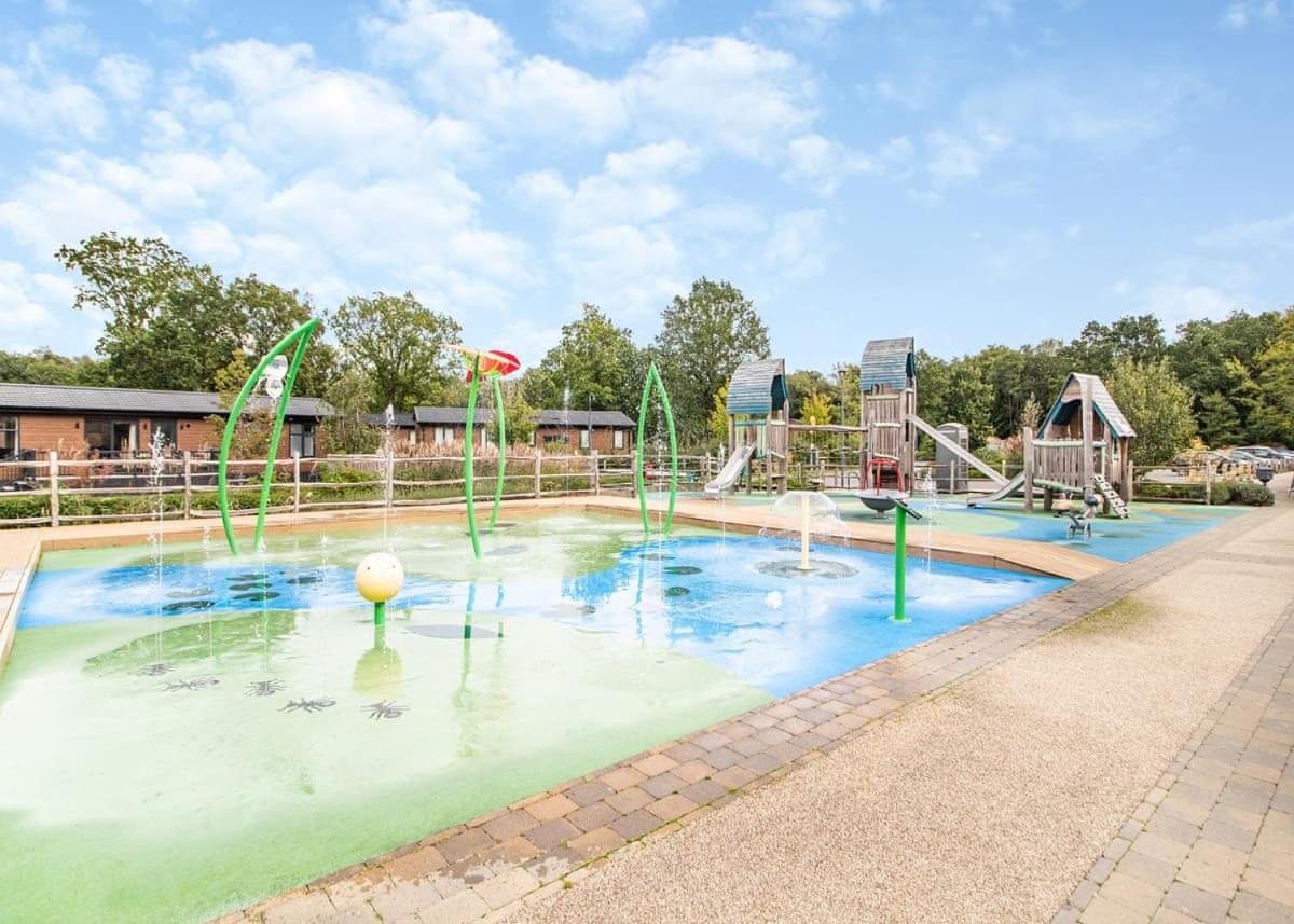 Norfolk Woods Resort And Spa Narborough  Екстериор снимка