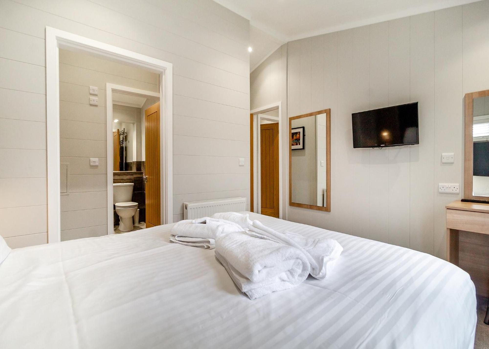 Norfolk Woods Resort And Spa Narborough  Екстериор снимка