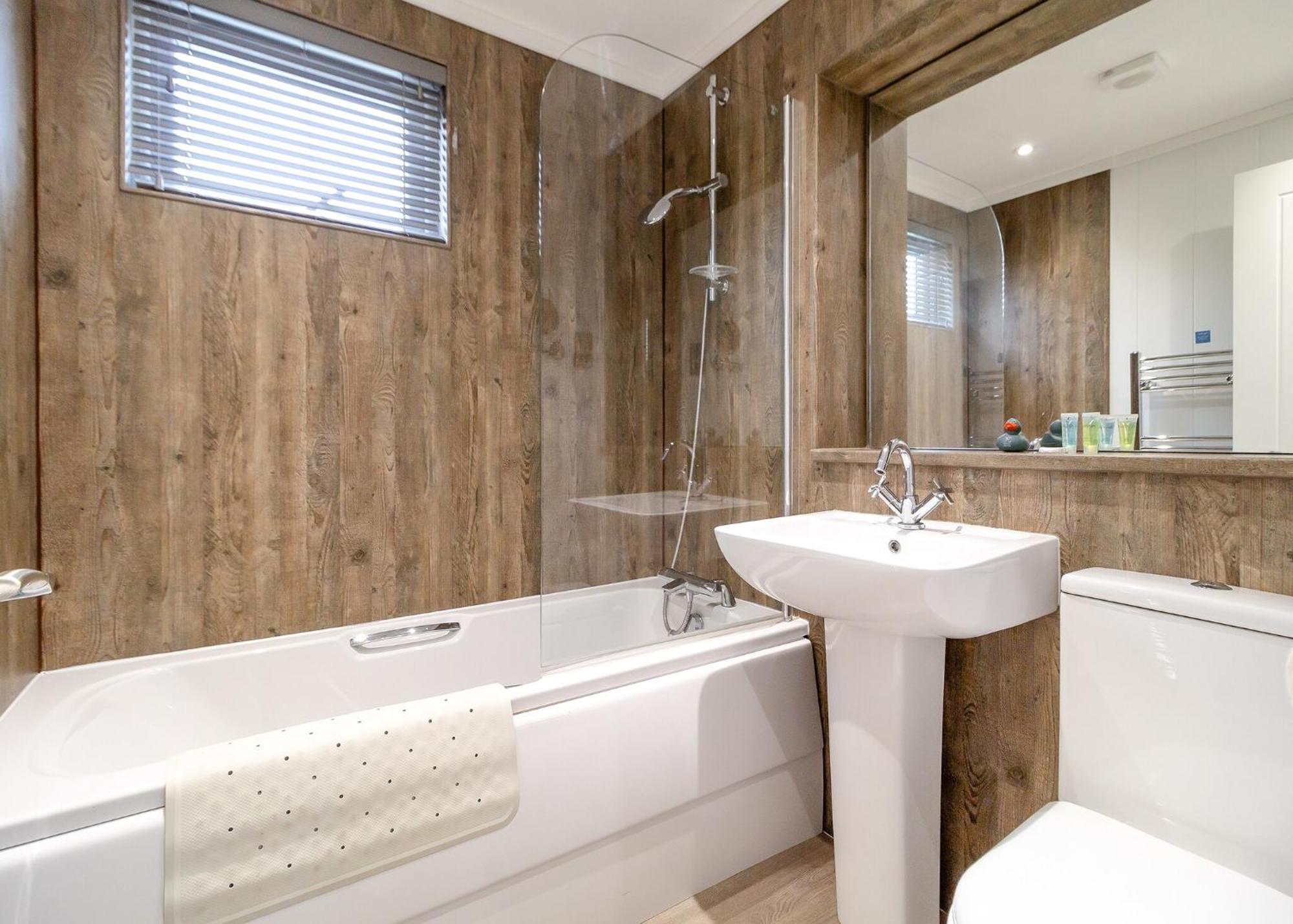 Norfolk Woods Resort And Spa Narborough  Екстериор снимка